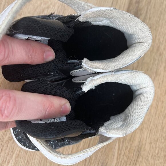 Nike Boys Son Of Force Mid Top Sneaker Shoe Size 4C Black White Walker Stretch - Picture 7 of 11